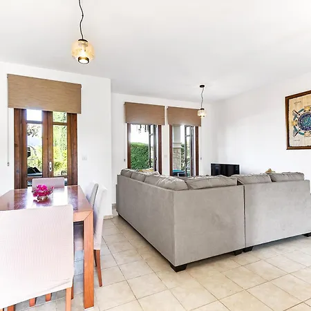 Apartmán 2 Bedroom Kalypso With Private Garden, Aphrodite Hills