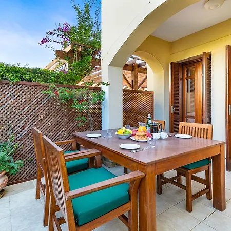 2 Bedroom Kalypso With Private Garden, Aphrodite Hills Lägenhet