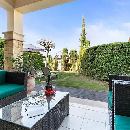 2 Bedroom Kalypso With Private Garden, Aphrodite Hills Apartmán