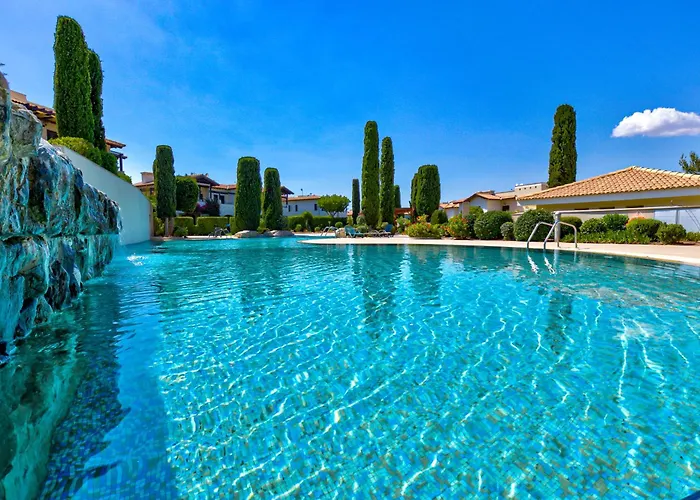 Apartment 2 Bedroom Kalypso With Private Garden, Aphrodite Hills *